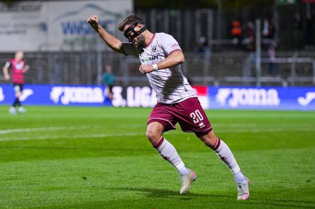 31.10.2025, xydrx, Fußball, 3.Liga, FC Viktoria Köln - FC Ingolstadt 04, Saison 2025 2026, Sportpark Höhenberg: Torjubel nach dem Tor zum 1:0 für den FC Ingolstadt durch Torschütze Yannick Deichmann (FC Ingolstadt 20 DFB regulations prohibit any use of photographs as image sequences and or quasi-video. Nordrhein-Westfahlen Deutschland