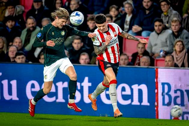 Fortuna Sittard defender Jasper Dahlhaus, PSV Eindhoven forwarder Dennis Man during the match PSV Eindhoven vs Fortuna Sittard at the Philips stadium for the Dutch Vriendenloterij Eredivisie season 2025-2026 in EINDHOVEN, Netherlands on 31 oktober 2025, (photo by Marcel van Dorst EYE4images DeFodi Images) Fortuna Sittard defender Jasper Dahlhaus, PSV Eindhoven forwarder Dennis Man during the match PSV Eindhoven vs Fortuna Sittard at the Philips stadium for the Dutch Vriendenloterij Eredivisie season 2025 2026 in EINDHOVEN, Netherlands on 31 oktober 2025, photo by Marcel van Dorst EYE4images DeFodi Images