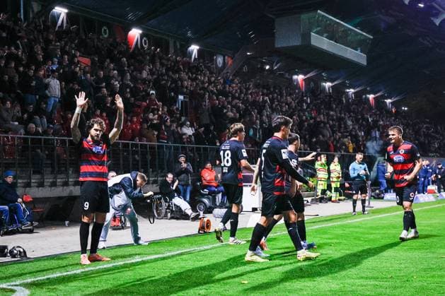 3. Liga: FC Viktoria Köln - FC Ingolstadt 04, 31.10.2025 Jubel zum 2:1 durch Lex-Tyger Lobinger (Viktoria Köln, 9) ; Köln, 31.10.2025, 13. Spieltag der 3. Fußball-Liga, FC Viktoria Köln - FC Ingolstadt 04 im Sportpark Hoehenberg in Köln. Die DFL-Bestimmungen verbieten die Verwendung von Fotografien als Bildsequenzen und oder Quasi-Videos. Copyright: xBEAUTIFULxSPORTS LeahxKohringx
