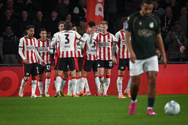 Niederlande, Fußball, Eredivisie, 11. Spieltag, 2025 2026, PSV Eindhoven vs Fortuna Sittard, 31.10.2025, Philips-Stadion , Eindhoven, Niederlande, Mannschaft des PSV bejubelt das 1:0 Copyright: xMarkusxVerwimpx