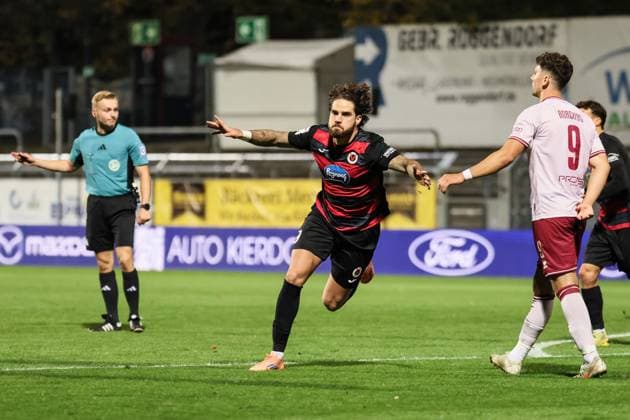 3. Liga: FC Viktoria Köln - FC Ingolstadt 04, 31.10.2025 Jubel zum 3:1 durch Lex-Tyger Lobinger (Viktoria Köln, 9) ; Köln, 31.10.2025, 13. Spieltag der 3. Fußball-Liga, FC Viktoria Köln - FC Ingolstadt 04 im Sportpark Hoehenberg in Köln. Die DFL-Bestimmungen verbieten die Verwendung von Fotografien als Bildsequenzen und oder Quasi-Videos. Copyright: xBEAUTIFULxSPORTS LeahxKohringx