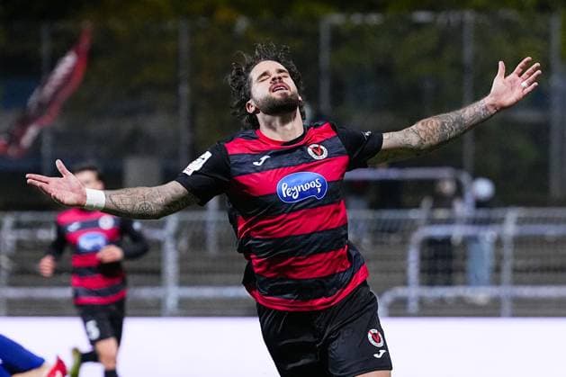 31.10.2025, xydrx, Fußball, 3.Liga, FC Viktoria Köln - FC Ingolstadt 04, Saison 2025 2026, Sportpark Höhenberg: Torjubel nach dem Tor zum 2:1 für den FC Viktoria Köln durch Torschütze Lex-Tyger Lobinger (FC Viktoria Köln 9) DFB regulations prohibit any use of photographs as image sequences and or quasi-video. Nordrhein-Westfahlen Deutschland