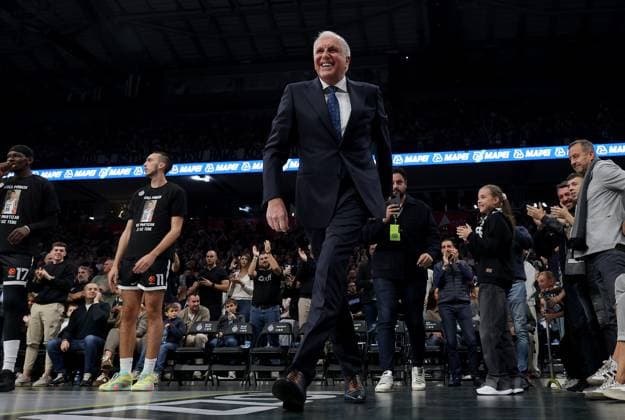 Partizan v Barcelona, Euroleague, season 2025 2026, round 8 Belgrade, Serbia. 31th Oct, 2025. Head Coach of Partizan, Zeljko Obradovic during Euroleague basketball match between Partizan and Barcelona on October 31. 2025. in Belgrade, Serbia. Belgrade Serbia Copyright: xPedjaxMilosavljevic STARSPORTx