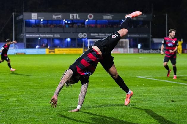 31.10.2025, xydrx, Fußball, 3.Liga, FC Viktoria Köln - FC Ingolstadt 04, Saison 2025 2026, Sportpark Höhenberg: Torjubel nach dem Tor zum 3:1 für den FC Viktoria Köln durch Torschütze Lex-Tyger Lobinger (FC Viktoria Köln 9) DFB regulations prohibit any use of photographs as image sequences and or quasi-video. Nordrhein-Westfahlen Deutschland