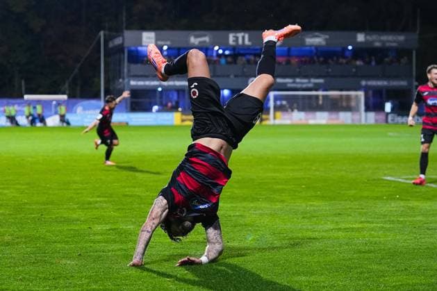 31.10.2025, xydrx, Fußball, 3.Liga, FC Viktoria Köln - FC Ingolstadt 04, Saison 2025 2026, Sportpark Höhenberg: Torjubel nach dem Tor zum 3:1 für den FC Viktoria Köln durch Torschütze Lex-Tyger Lobinger (FC Viktoria Köln 9) DFB regulations prohibit any use of photographs as image sequences and or quasi-video. Nordrhein-Westfahlen Deutschland
