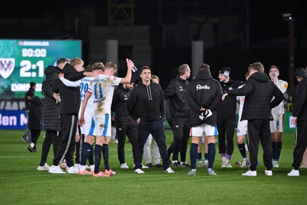 Enttäuschung bei Holstein Kiel, mitte Trainer Marcel Rapp (Holstein Kiel) 31.10.2025, Fussball 2. Bundesliga, Saison 2025 2026, 11. Spieltag, Preußen Münster - Holstein Kiel DFL regulations prohibit any use of photographs as image sequences and or quasi-video Muenster Preussenstadion Nordrhein Westfalen Deutschland
