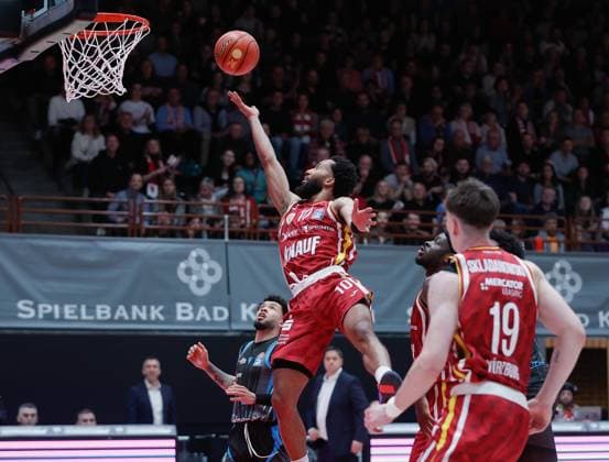 Im Bild: Davion Mintz (Wuerzburg Baskets, 10) mit dem Korbleger. 31.10.2025, Basketball, Fitness First Wuerzburg Baskets vs. Science City Jena, easyCredit BBL, 6. Spieltag, Deutschland, Wuerzburg, tectake-Arena, Copyright: HMBxMedia xJulienxBecker