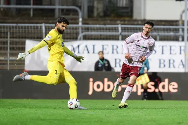 3. Liga; FC Viktoria Köln - FC Ingolstadt 04; Davide Sekulovic (33, FCI) Torchance verpasst Torwart Dudu (1 VK) 3. Liga - FC Ingolstadt 04 Saison 2025 2026 FC Viktoria Köln