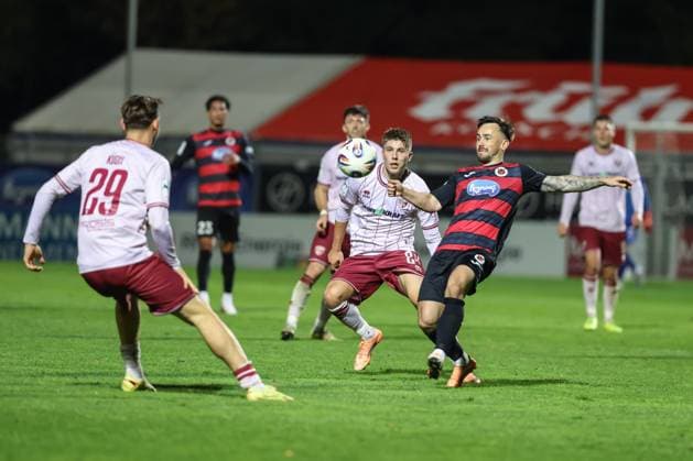 3. Liga; FC Viktoria Köln - FC Ingolstadt 04; Zweikampf Kampf um den Ball Gustav Christensen (24, FCI) Handle Simon (7 VK) Julian Kügel (29, FCI) 3. Liga - FC Ingolstadt 04 Saison 2025 2026 FC Viktoria Köln