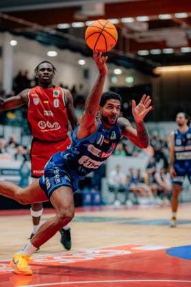 BB-2BL SBB Baskets - Phoenix Hagen Marvin Omonigho Omuvwie (Phoenix Hagen) waehrend der Saison 2025-2026 in der 2. Barmer Basketball Bundesliga Pro A SBB Baskets und Phoenix Hagen in der Wolfgang-Lakenmacher-Halle am 31. October 2025 in Magdeburg, Sachsen Anhalt, Deutschland