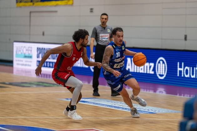 Deutschland: 2. Barmer Basketball Bundesliga Pro A 2025 26, 6. Spieltag - SBB Baskets Wolmirstedt vs Phoenix Hagen - Wolfgang Lakenmacher Halle (Magdeburg): Jeffrey Carroll (Phoenix Hagen, 30) Copyright: xTomxLauruschkatx