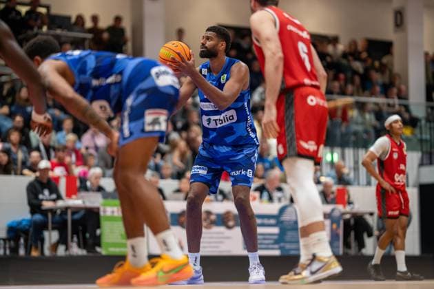 Deutschland: 2. Barmer Basketball Bundesliga Pro A 2025 26, 6. Spieltag - SBB Baskets Wolmirstedt vs Phoenix Hagen - Wolfgang Lakenmacher Halle (Magdeburg): Lucas N™Guessan (Phoenix Hagen, 19) Copyright: xTomxLauruschkatx