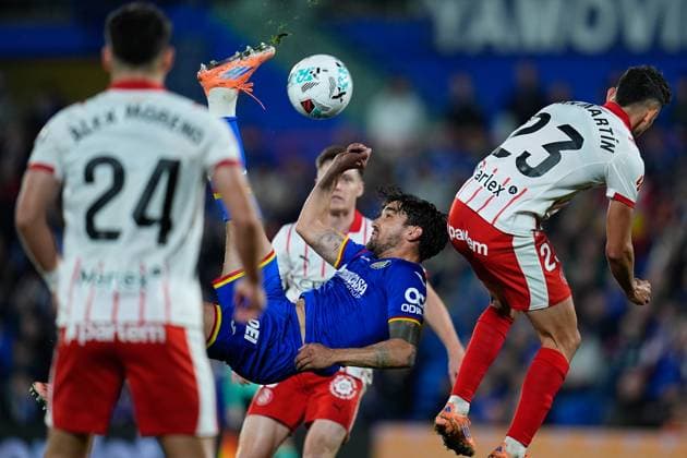 October 31, 2025, Getafe, Madrid, Spain: Mauro Arambarri of Getafe CF in action during the Spanish League, LaLiga EA Sports, football match played between Getafe CF and Girona FC at Coliseum de Getafe stadium on October 31, 2025, in Getafe, Spain. Getafe Spain - ZUMAa181 20251031_zaa_a181_127 Copyright: xDennisxAgyemanx
