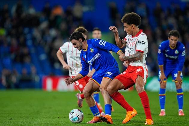 October 31, 2025, Getafe, Madrid, Spain: Juan Iglesias of Getafe CF and Axel Witsel of Girona FC compete for the ball during the Spanish League, LaLiga EA Sports, football match played between Getafe CF and Girona FC at Coliseum de Getafe stadium on October 31, 2025, in Getafe, Spain. Getafe Spain - ZUMAa181 20251031_zaa_a181_134 Copyright: xDennisxAgyemanx