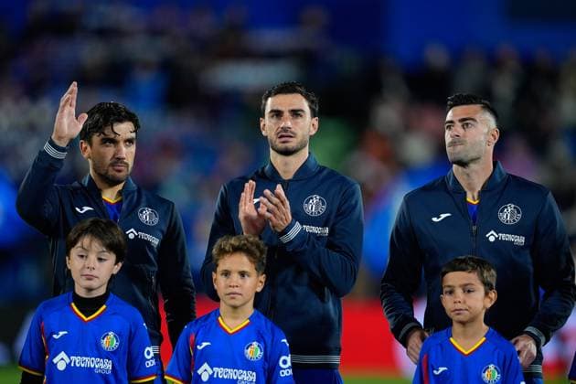 October 31, 2025, Getafe, Madrid, Spain: Mauro Arambarri, Juan Iglesias and Diego Rico of Getafe CF greet the supporters during the Spanish League, LaLiga EA Sports, football match played between Getafe CF and Girona FC at Coliseum de Getafe stadium on October 31, 2025, in Getafe, Spain. Getafe Spain - ZUMAa181 20251031_zaa_a181_140 Copyright: xDennisxAgyemanx