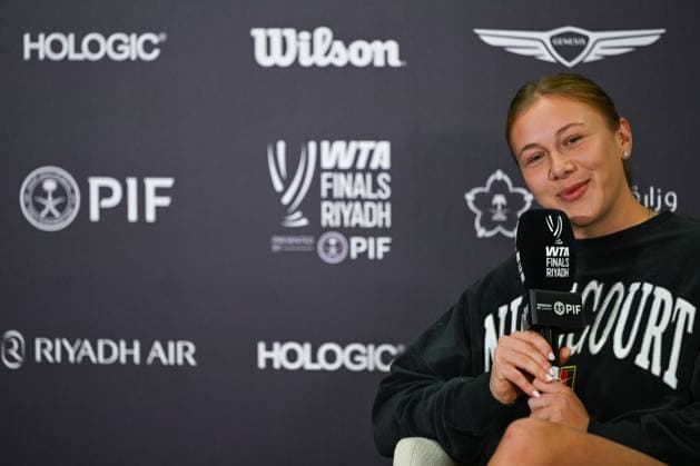 WTA, Tennis Damen Finals 2025 - press conference, PK, Pressekonferenz RIYADH, SAUDI ARABIA OCTOBER 31: Amanda Anisimova of the United States speaks to the media during a press conference on Media Day ahead of the WTA Finals Riyadh at King Saud University Indoor Arena in Riyadh, Saudi Arabia, October 31, 2025. Riyadh Saudi Arabia  Copyright: xArturxWidakx originalFilename:widak-wtafinal251031_npscT.jpg