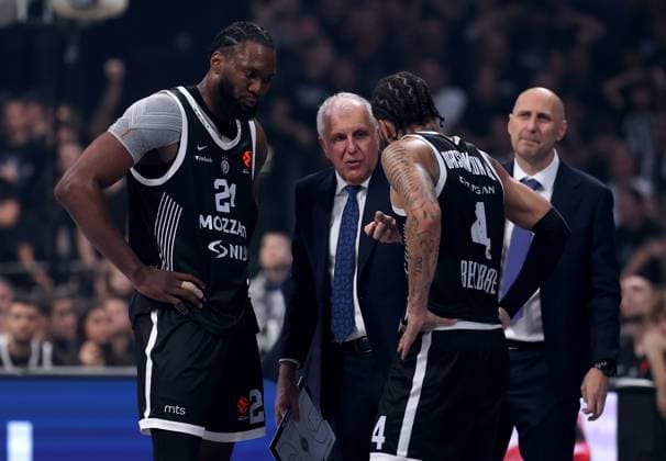 Partizan v Barcelona, Euroleague, season 2025 2026, round 8 Belgrade, Serbia. 31th Oct, 2025. Head Coach of Partizan, Zeljko Obradovic, Bruno Fernando and Duane Washington during Euroleague basketball match between Partizan and Barcelona on October 31. 2025. in Belgrade, Serbia. Belgrade Serbia Copyright: xPedjaxMilosavljevic STARSPORTx