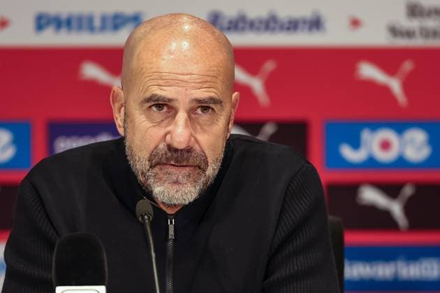 EINDHOVEN , 31-10-2025 , Philips Stadium , season 2025 2026 , Dutch football Eredivisie , match between PSV and Fortuna , picture shows PSV coach Peter Bosz during the press conference, PK, Pressekonferenz after the match PSV - Fortuna  x31784856x Copyright: