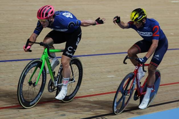 2025 London 3 Day Picture by Alex Whitehead SWpix.com - 31 10 2025 - Track cycling, Rad, Radsport, Bahnrad, Bahn - 2025 London 3 Day - Lee Valley VeloPark, London, England - Men™s Madison - Yanne Dorenbos & Vincent Hoppezak of The Netherlands London Cycling England Copyright: x xSWpix.comx(t axPhotographyxHubxLtd)xAlexxWhitehead SWpix.comx SWP-3152-0032