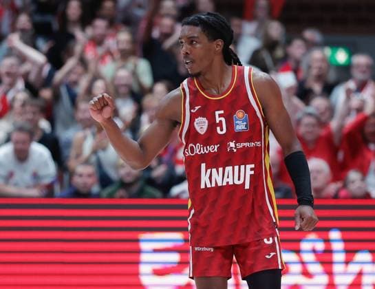 Im Bild: Jubel bei Marcus Carr(Wuerzburg Baskets, 5) 31.10.2025, Basketball, Fitness First Wuerzburg Baskets vs. Science City Jena, easyCredit BBL, 6. Spieltag, Deutschland, Wuerzburg, tectake-Arena, Copyright: HMBxMedia xJulienxBecker
