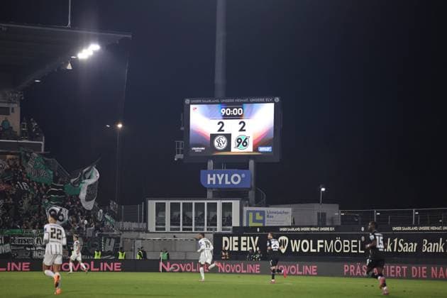 31.10.2025, Fussball, Herren, 2. Bundesliga, Saison 2025 2026, SV 07 Elversberg - Hannover 96, Endstand, Endergebnis, Anzeigetafel, Videowall Elversberg Ursapharm-Arena an der Kaiserlinde Saarland Deutschland (DE) Copyright: xSebastianxBachx
