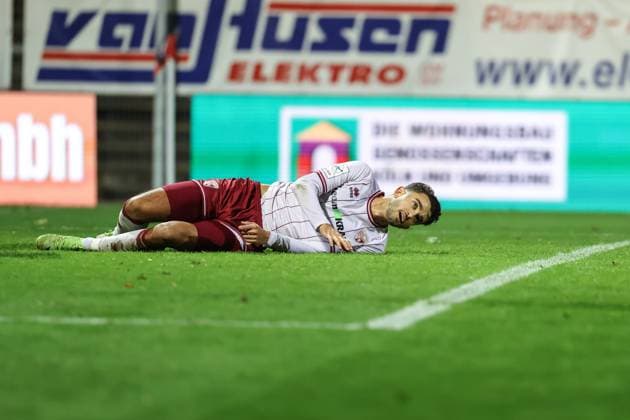 3. Liga; FC Viktoria Köln - FC Ingolstadt 04; Fredrik Carlsen (8, FCI) am Boden Foul 3. Liga - FC Ingolstadt 04 Saison 2025 2026 FC Viktoria Köln