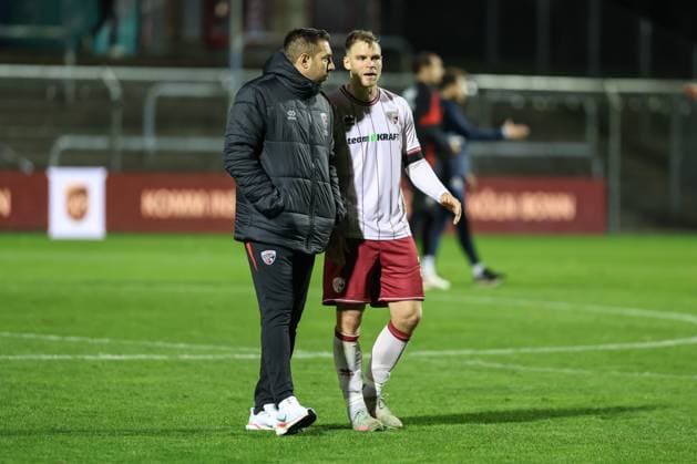 3. Liga; FC Viktoria Köln - FC Ingolstadt 04; Spiel ist aus Niederlage, hängende Köpfe 3:1 Gespräch Co-Trainer Patrick Schönfeld (FCI) Simon Lorenz (32, FCI) 3. Liga - FC Ingolstadt 04 Saison 2025 2026 FC Viktoria Köln