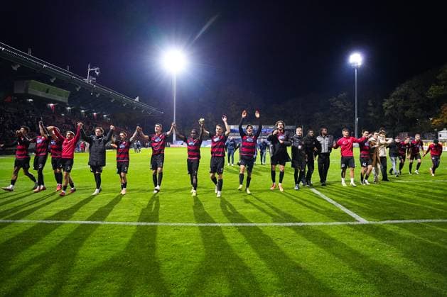 31.10.2025, xydrx, Fußball, 3.Liga, FC Viktoria Köln - FC Ingolstadt 04, Saison 2025 2026, Sportpark Höhenberg: Die Spieler vom FC Viktoria Köln feiern den 3:1 Sieg DFB regulations prohibit any use of photographs as image sequences and or quasi-video. Nordrhein-Westfahlen Deutschland