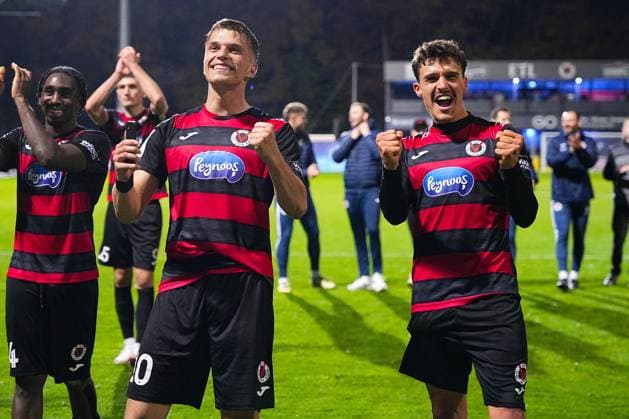 31.10.2025, xydrx, Fußball, 3.Liga, FC Viktoria Köln - FC Ingolstadt 04, Saison 2025 2026, Sportpark Höhenberg: David Otto (FC Viktoria Köln 10) und Leonhard Muenst (FC Viktoria Köln 5) jubeln über den 3:1 Sieg DFB regulations prohibit any use of photographs as image sequences and or quasi-video. Nordrhein-Westfahlen Deutschland