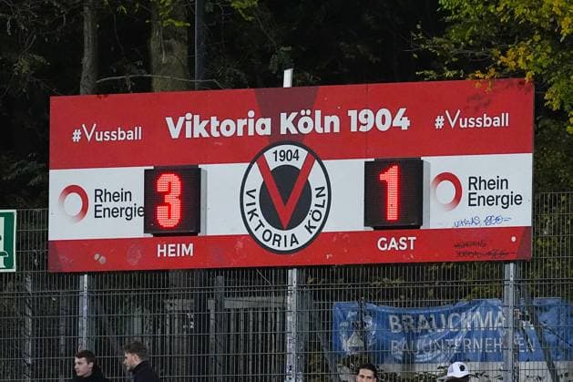 31.10.2025, xydrx, Fußball, 3.Liga, FC Viktoria Köln - FC Ingolstadt 04, Saison 2025 2026, Sportpark Höhenberg: Viktoria Köln gewinnt 3:1, feature, DFB regulations prohibit any use of photographs as image sequences and or quasi-video. Nordrhein-Westfahlen Deutschland