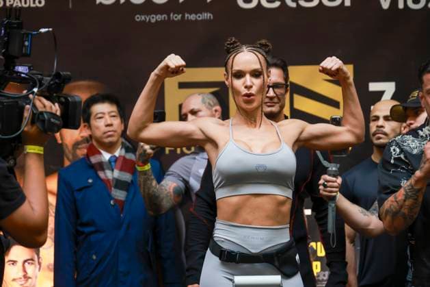 Official face-off of the athletes at the Fight Music Show in Sao Paulo. Sao Paulo (SP), 10 31 2025 - Face-off Fight Music Show - Athlete Fernanda Lacerda (Mendigata), during the weigh-in and official face-off of the athletes for the Fight Music Show, the largest influencer fighting event in Latin America, the event takes place at the Municipal Market in the central region of the city of Sao Paulo, this Friday, October 31, 2025. (Foto: Leco Viana Thenews2 imago images) SPO  Copyright: xLecoxVianax