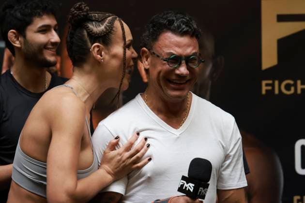 Official face-off of the athletes at the Fight Music Show in Sao Paulo. Sao Paulo (SP), 10 31 2025 - Face-off Fight Music Show - Athlete Fernanda Lacerda (Mendigata) and Brazilian boxer Acelino Popo Freitas, during the weigh-in and official face-off of the athletes for the Fight Music Show, the largest influencer fighting event in Latin America. The event takes place at the Municipal Market in the central region of the city of Sao Paulo, this Friday, October 31, 2025. (Foto: Leco Viana Thenews2 imago images) SPO  Copyright: xLecoxVianax