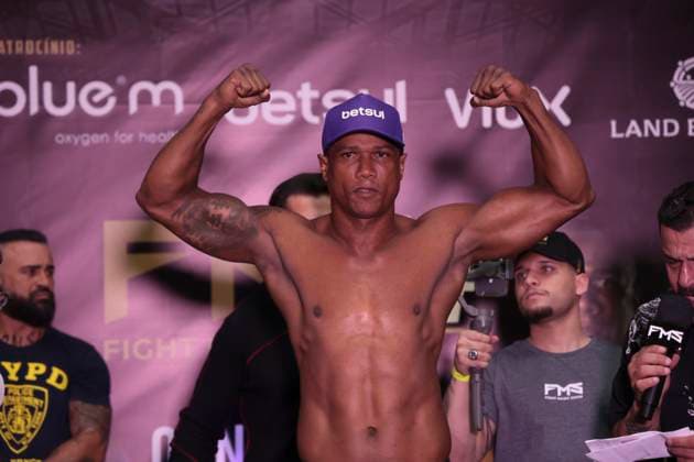 Official face-off of the athletes at the Fight Music Show in Sao Paulo. Sao Paulo (SP), 10 31 2025 - Face-off Fight Music Show - Athlete Binho de Jesus, during the weigh-in and official face-off of the athletes of the Fight Music Show, the largest influencer fighting event in Latin America, the event takes place at the Municipal Market in the central region of the city of Sao Paulo, this Friday, October 31, 2025. (Foto: Leco Viana Thenews2 imago images) SPO  Copyright: xLecoxVianax
