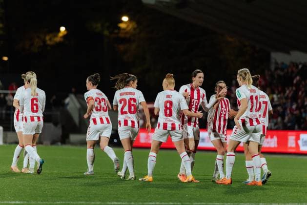 31.10.25, Frauen, Fussball, 1.BL, Saison 2025 2026, 1. FC Köln - 1.FC Nürnberg, 8. Spieltag Mannschaft des 1.FC Köln Jubel über das Tor von Pauline Bremer ( 11 - 1. FC Köln) zum 1:0 Köln Franz-Kremer-Stadion NRW Deutschland