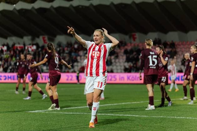 31.10.25, Frauen, Fussball, 1.BL, Saison 2025 2026, 1. FC Köln - 1.FC Nürnberg, 8. Spieltag Pauline Bremer ( 11 - 1. FC Köln) fordert einen Ball Köln Franz-Kremer-Stadion NRW Deutschland