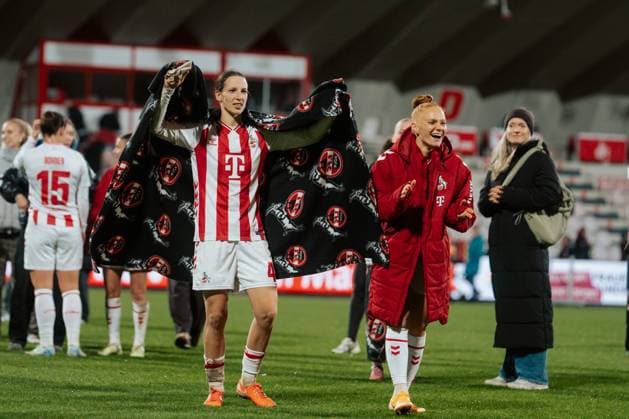 31.10.25, Frauen, Fussball, 1.BL, Saison 2025 2026, 1. FC Köln - 1.FC Nürnberg, 8. Spieltag Sara Agrez ( 4 - 1. FC Köln) und Laura Vogt ( 8 - 1. FC Köln) feiern Sieg nach dem Spiel Köln Franz-Kremer-Stadion NRW Deutschland