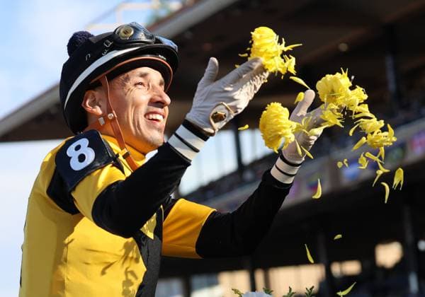 Hector Berrios celebrates on his way to the winners circle after winning the Breeders Cup Juvenile Fillies during the .42nd running of the Breeders Cup Championships at Del Mar, California. Friday, October 31, 2025  CAL202510312025114 MARKxABRAHAM