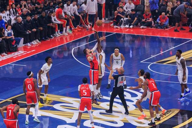 October 31, 2025, Inglewood, California, USA: Ivica Zubac 40 of the Los Angeles Clippers and Yves Missi 21 of the New Orleans Pelicans go up for the jump ball to start the 2025-26 Emirates Cup game on Friday October 31, 2025 at Intuit Dome Arena in Inglewood, California. Clippers defeat Pelicans, 126-124. JAVIER ROJAS PI Inglewood USA - ZUMAp124 20251031_zaa_p124_001 Copyright: xJavierxRojasx