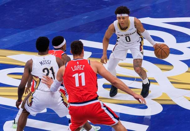 October 31, 2025, Inglewood, California, USA: Jeremiah Fears 0 of the New Orleans Pelicans tries to get past Brook Lopez 11 of the Los Angeles Clippers during the 2025-26 Emirates Cup game on Friday October 31, 2025 at Intuit Dome Arena in Inglewood, California. Clippers defeat Pelicans, 126-124. JAVIER ROJAS PI Inglewood USA - ZUMAp124 20251031_zaa_p124_018 Copyright: xJavierxRojasx