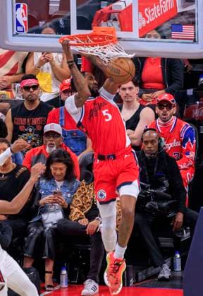 October 31, 2025, Inglewood, California, USA: Derrick Jones Jr. 5 of the Los Angeles Clippers dunks the ball during the 2025-26 Emirates Cup game against the New Orleans Pelicans on Friday October 31, 2025 at Intuit Dome Arena in Inglewood, California. Clippers defeat Pelicans, 126-124. JAVIER ROJAS PI Inglewood USA - ZUMAp124 20251031_zaa_p124_025 Copyright: xJavierxRojasx