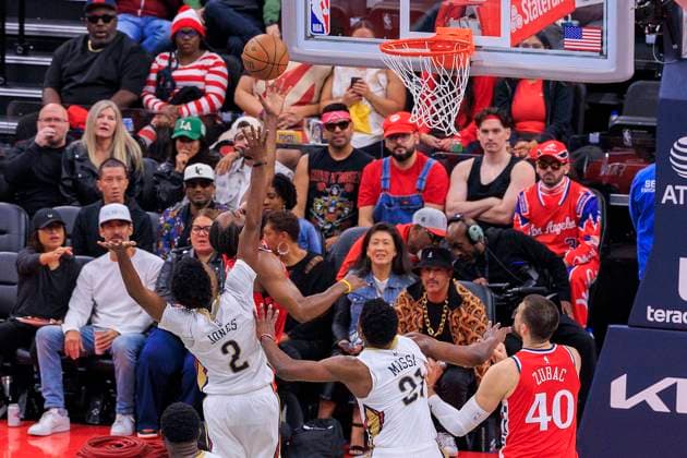 October 31, 2025, Inglewood, California, USA: James Harden 1 of the Los Angeles Clippers puts up a layup past Herbert Jones 2 of the New Orleans Pelicans during the 2025-26 Emirates Cup game on Friday October 31, 2025 at Intuit Dome Arena in Inglewood, California. Clippers defeat Pelicans, 126-124. JAVIER ROJAS PI Inglewood USA - ZUMAp124 20251031_zaa_p124_026 Copyright: xJavierxRojasx
