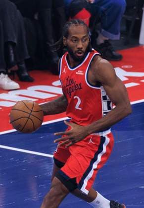 October 31, 2025, Inglewood, California, USA: Kawhi Leonard 2 of the Los Angeles Clippers during the 2025-2026 Emirates Cup game against the New Orleans Pelicans on Friday October 31, 2025 at Intuit Dome in Inglewood, California. Clippers defeat Pelicans, 126-124. ARIANA RUIZ PI Inglewood USA - ZUMAp124 20251031_zaa_p124_027 Copyright: xArianaxRuizx