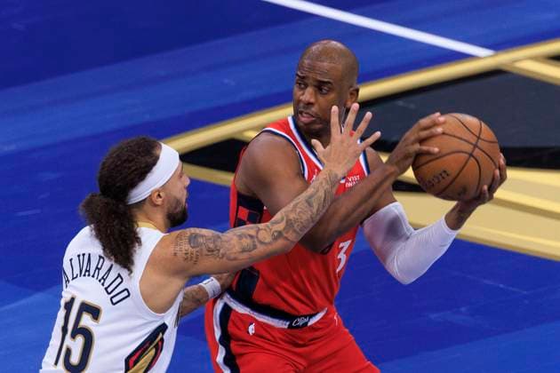 October 31, 2025, Inglewood, California, USA: Chris Paul 3 of the Los Angeles Clippers looks to pass the ball as Jose Alvarado 15 of the New Orleans Pelicans defends during the 2025-2026 Emirates Cup game on Friday October 31, 2025 at Intuit Dome in Inglewood, California. Clippers defeat Pelicans, 126-124. ARIANA RUIZ PI Inglewood USA - ZUMAp124 20251031_zaa_p124_047 Copyright: xArianaxRuizx