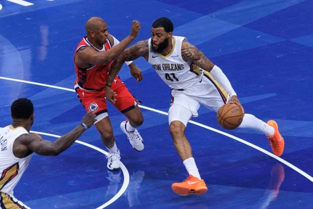 October 31, 2025, Inglewood, California, USA: Saddiq Bey 41 of the New Orleans Pelicans drives as Chris Paul 3 of the Los Angeles Clippers defends during the 2025-2026 Emirates Cup game on Friday October 31, 2025 at Intuit Dome in Inglewood, California. Clippers defeat Pelicans, 126-124. ARIANA RUIZ PI Inglewood USA - ZUMAp124 20251031_zaa_p124_050 Copyright: xArianaxRuizx