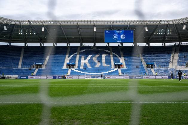 01.11.2025, Fussball, 2. Bundesliga, Saison 2025 2026, 11. Spieltag, Karlsruher SC - FC Schalke 04, BBBank Wildpark, xRHR-FOTO YYx