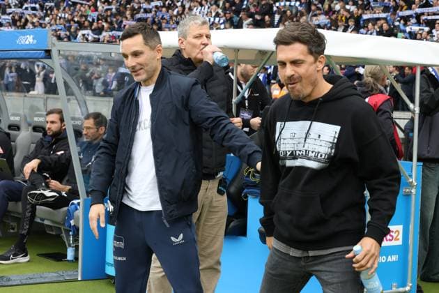 DEU, DFL, 2. FBL, Hertha BSC vs. Dynamo Dresden, 01.11.2025, Berliner Olympiastadion, Berlin, DEU, DFL, 2. FBL, Hertha BSC vs. Dynamo Dresden, im Bild Cheftrainer Stefan Leitl (Hertha BSC Berlin), Trainer Thomas Stamm (Dynamo Dresden) DFL - regulations prohibit any use of Photographs as image sequences and or quasi-video