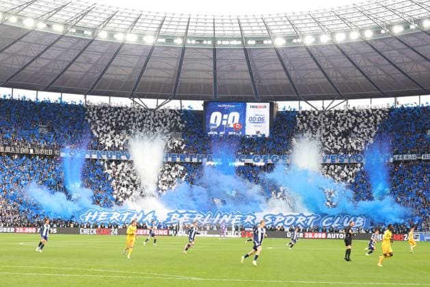 DEU, DFL, 2. FBL, Hertha BSC vs. Dynamo Dresden, 01.11.2025, Berliner Olympiastadion, Berlin, DEU, DFL, 2. FBL, Hertha BSC vs. Dynamo Dresden, im Bild Hertha-BSC Fankurve DFL - regulations prohibit any use of Photographs as image sequences and or quasi-video