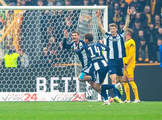 Fussball, Herren, Saison 2025 2026, 2. Bundesliga (11. Spieltag), Hertha BSC - Dynamo Dresden, v.l. Michael Cuisance (Hertha BSC), Maurice Krattenmacher (Hertha BSC), Luca Schuler (Hertha BSC), Jubel nach Tor zum 1:0, 01.11. 2025,