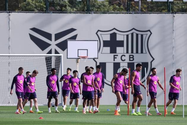November 1, 2025, Sant Joan Despi, Barcelona, SPAIN: Players of FC Barcelona, Barca during the training day of FC Barcelona ahead the Spanish League, La Liga EA Sports, football match against Elche CF at Ciudad Esportiva Joan Gamper on November 01, 2025 in Sant Joan Despi, Barcelona, Spain. Sant Joan Despi SPAIN - ZUMAa181 20251101_zaa_a181_022 Copyright: xJavierxBorregox