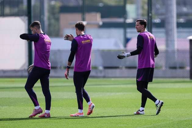 November 1, 2025, Sant Joan Despi, Barcelona, SPAIN: Wojciech Szczesny during the training day of FC Barcelona, Barca ahead the Spanish League, La Liga EA Sports, football match against Elche CF at Ciudad Esportiva Joan Gamper on November 01, 2025 in Sant Joan Despi, Barcelona, Spain. Sant Joan Despi SPAIN - ZUMAa181 20251101_zaa_a181_034 Copyright: xJavierxBorregox